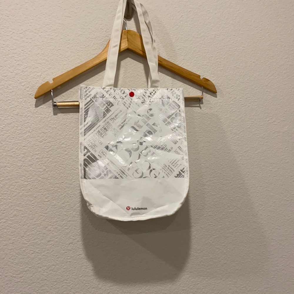 Lululemon reusable small single snap tote bag